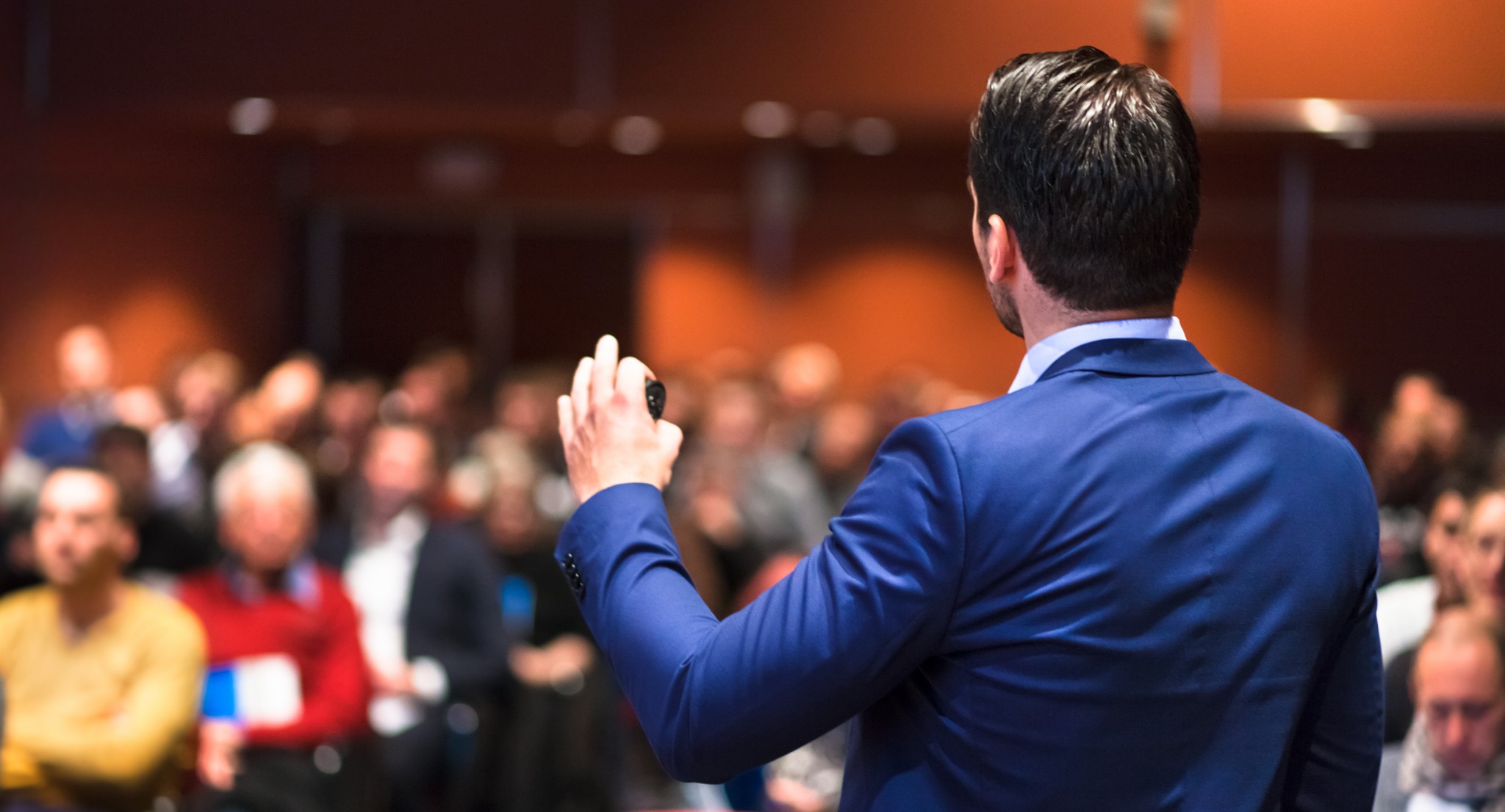 7 Things to Consider When Hiring a Keynote Speaker